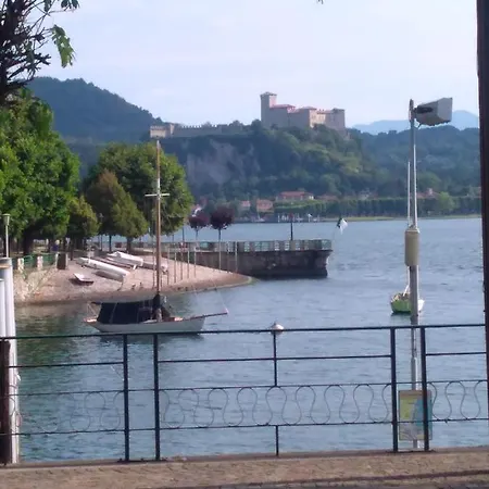 Piccola Perla Sul Maggiore 公寓 *